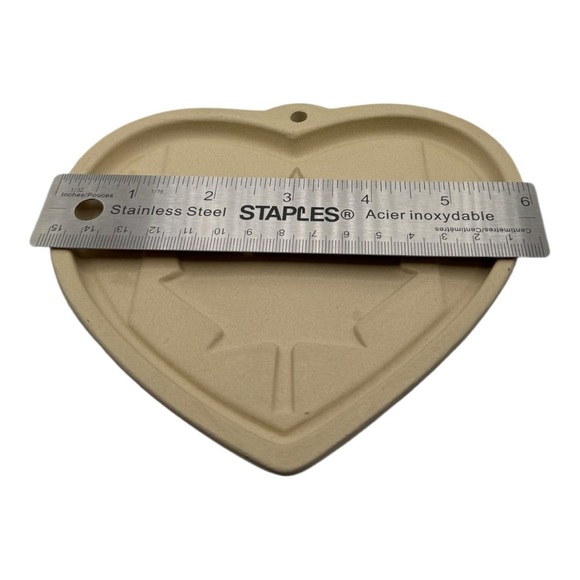 Pampered Chef Vintage Heart Of Canada Stoneware Cookie Mold 2000 - Picture 3 of 6
